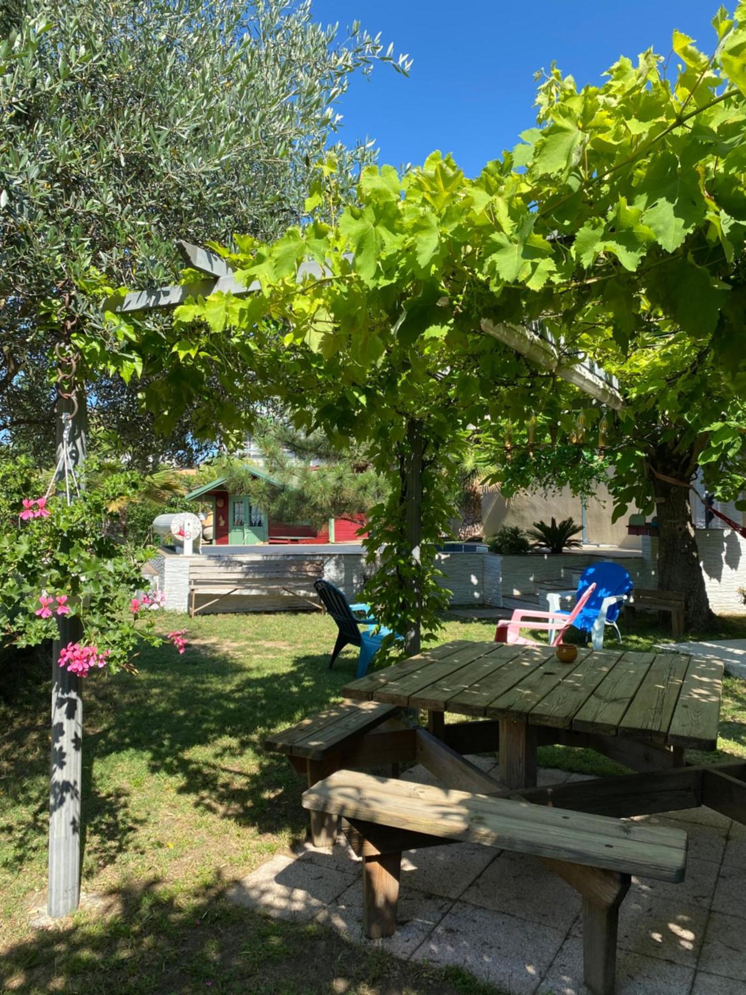 Chambre D'Hotes Le Cypres Bleu Roussillon  Екстер'єр фото