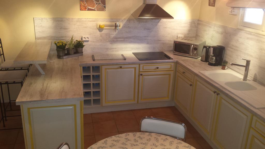 Chambre D'Hotes Le Cypres Bleu Roussillon  Екстер'єр фото