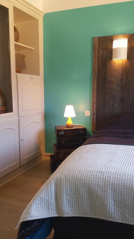 Chambre D'Hotes Le Cypres Bleu Roussillon  Екстер'єр фото